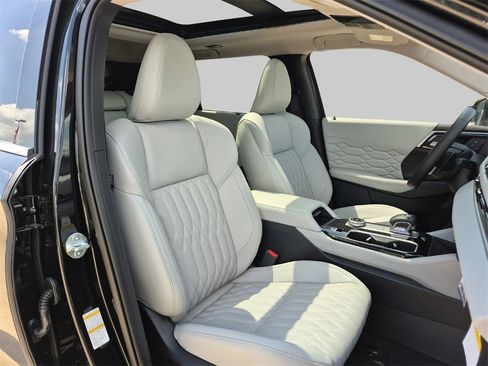 New 2025 Mitsubishi Outlander SEL image 26