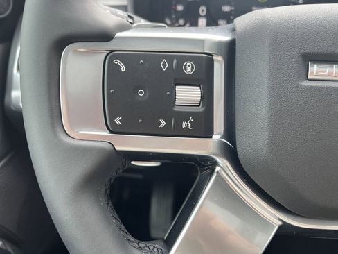 New 2025 Land Rover Discovery Dynamic SE image 15