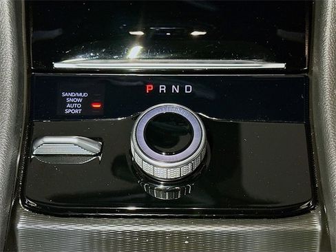 Used 2024 Jeep Grand Cherokee Limited w/ Black Appearance Package image 32