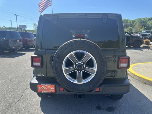 Used 2022 Jeep Wrangler Unlimited Sahara w/ Cold Weather Group AWD/4WD image 10