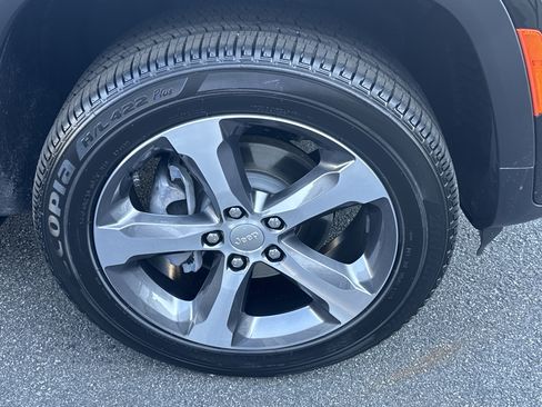 New 2026 Jeep Grand Cherokee Limited w/ Luxury Tech Group II image 16