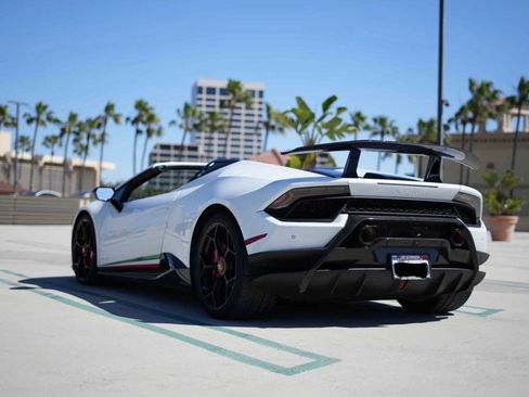 Used 2018 Lamborghini Huracan Performante image 5