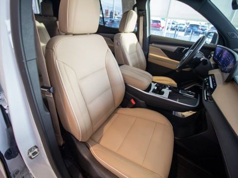 Used 2025 Buick Enclave Preferred w/ LPO, Floor Liner Package image 18