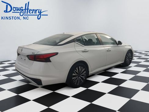 Used 2023 Nissan Altima 2.5 SV FWD image 5