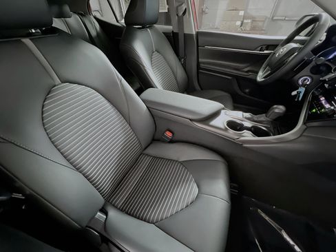 Used 2024 Toyota Camry SE image 30