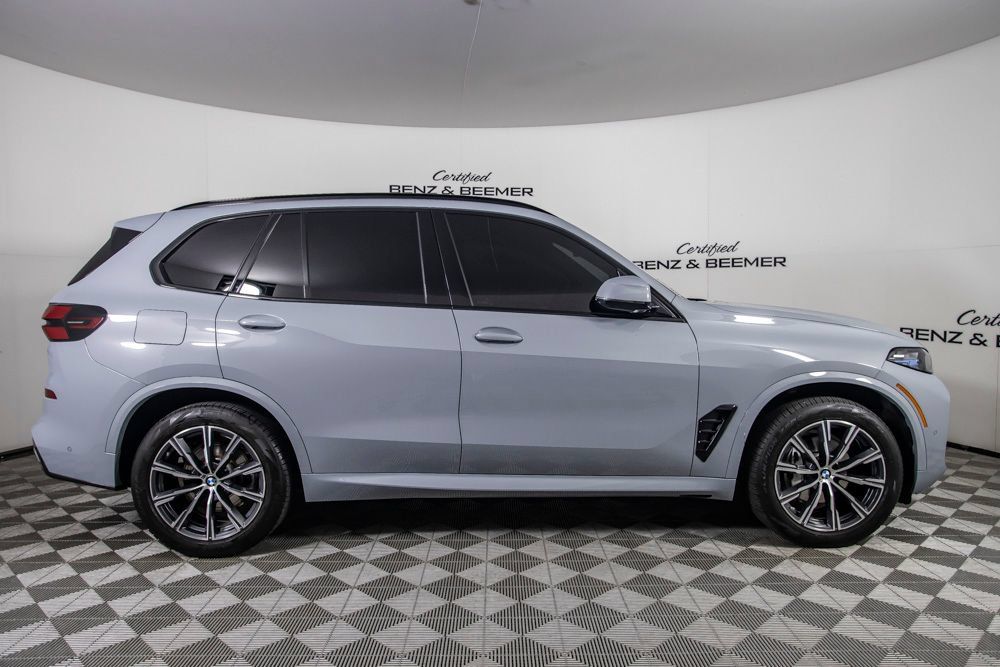 Used 2025 BMW X5 sDrive40i w/ M Sport Package RWD image 3