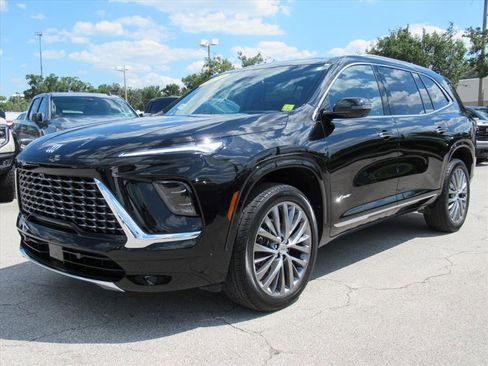 Certified 2025 Buick Enclave Avenir FWD image 3