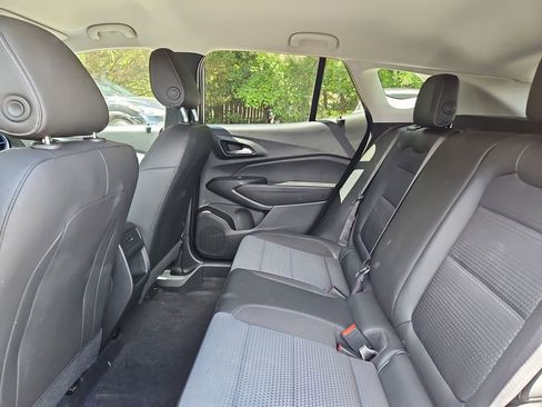 Used 2025 Chevrolet Trax LT w/ LT Convenience Package FWD image 26