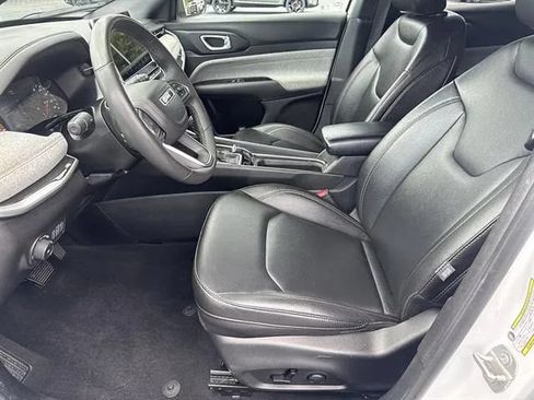Used 2024 Jeep Compass Latitude AWD/4WD image 8