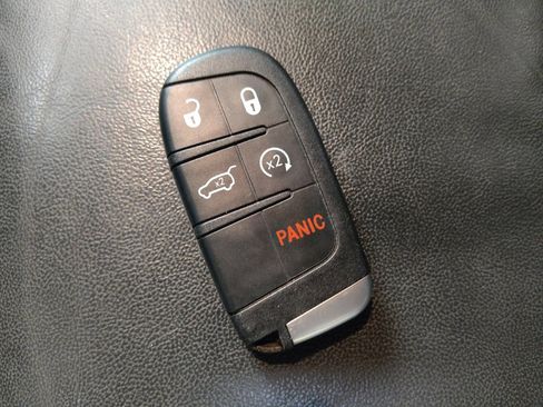 Used 2022 Jeep Grand Cherokee Limited image 32