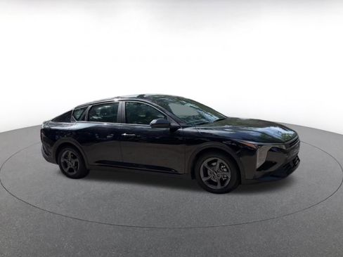 Used 2025 Kia K4 FWD image 2
