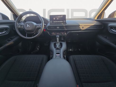 Used 2025 Honda HR-V LX image 3