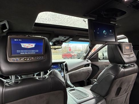 Used 2018 Cadillac Escalade Platinum image 44