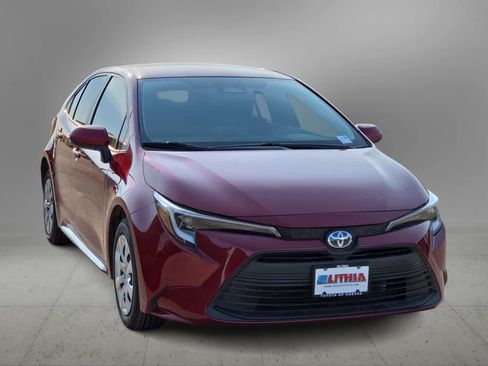 Certified 2025 Toyota Corolla LE FWD image 3