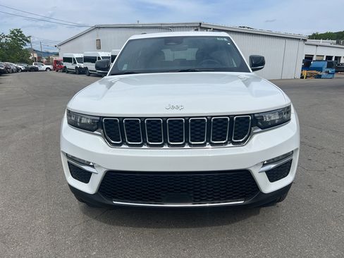 Used 2025 Jeep Grand Cherokee Limited AWD/4WD image 2