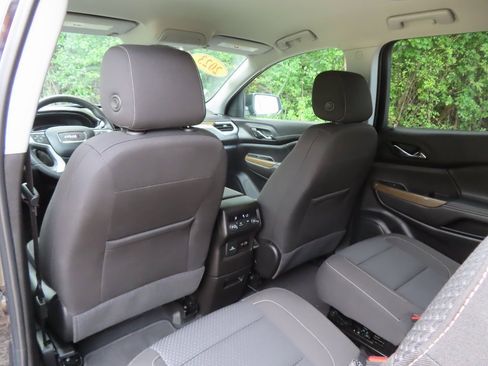 Used 2023 GMC Acadia SLE w/ Driver Convenience Package image 30