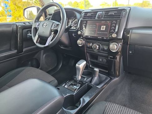Used 2022 Toyota 4Runner TRD Off-Road AWD/4WD image 17