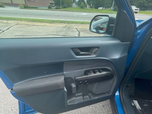 New 2025 Ford Maverick XL image 8