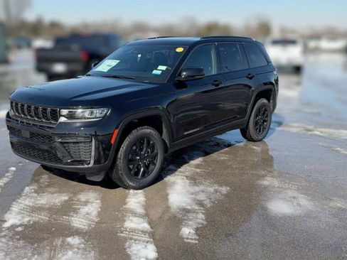 New 2026 Jeep Grand Cherokee Altitude image 1