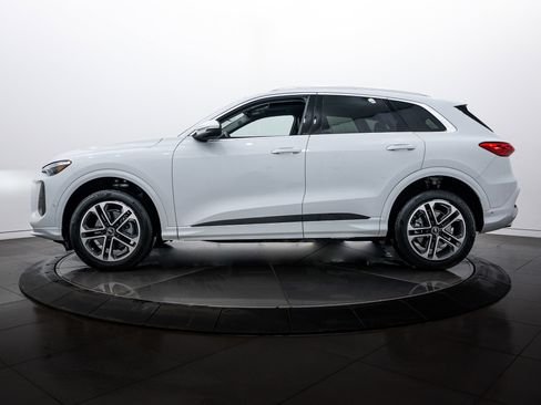 Certified 2025 Audi Q5 Premium Plus w/ Premium Plus image 7