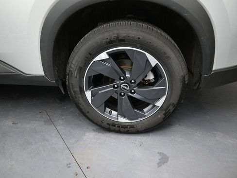 Used 2025 Nissan Rogue SV AWD/4WD image 13
