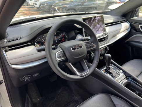 Used 2025 Jeep Compass Limited AWD/4WD image 34