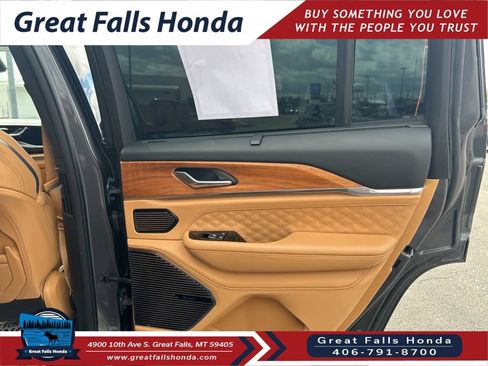 Used 2022 Jeep Grand Cherokee Summit AWD/4WD image 27