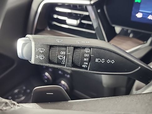 New 2025 Chevrolet Suburban Premier image 35