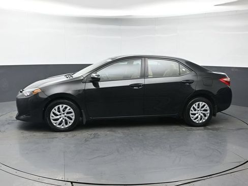 Used 2017 Toyota Corolla LE w/ Carpet Mat Package (TMS) FWD image 2