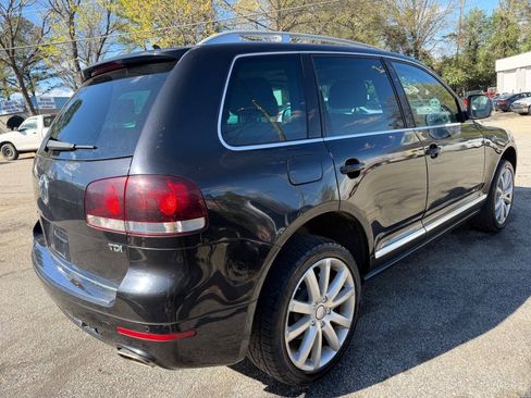 Used 2010 Volkswagen Touareg TDI AWD/4WD image 6