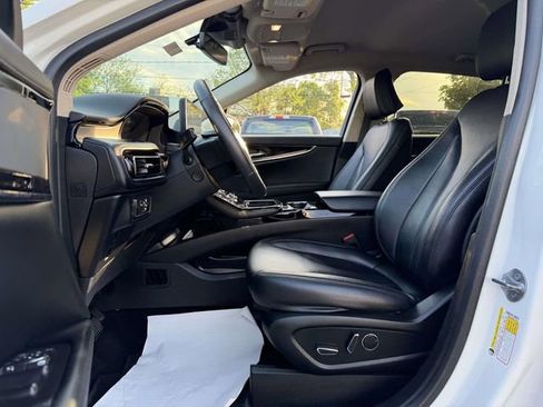 Certified 2022 Lincoln Nautilus AWD w/ Premium Package image 9