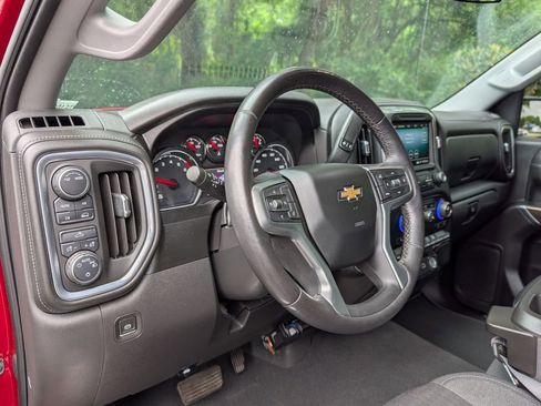 Used 2021 Chevrolet Silverado 1500 LT AWD/4WD image 29