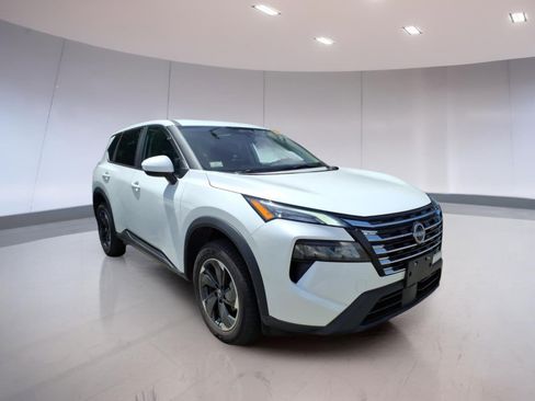 Used 2025 Nissan Rogue SV AWD/4WD image 1