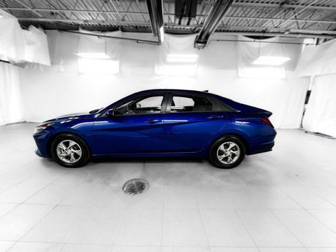 Used 2021 Hyundai Elantra SE image 3