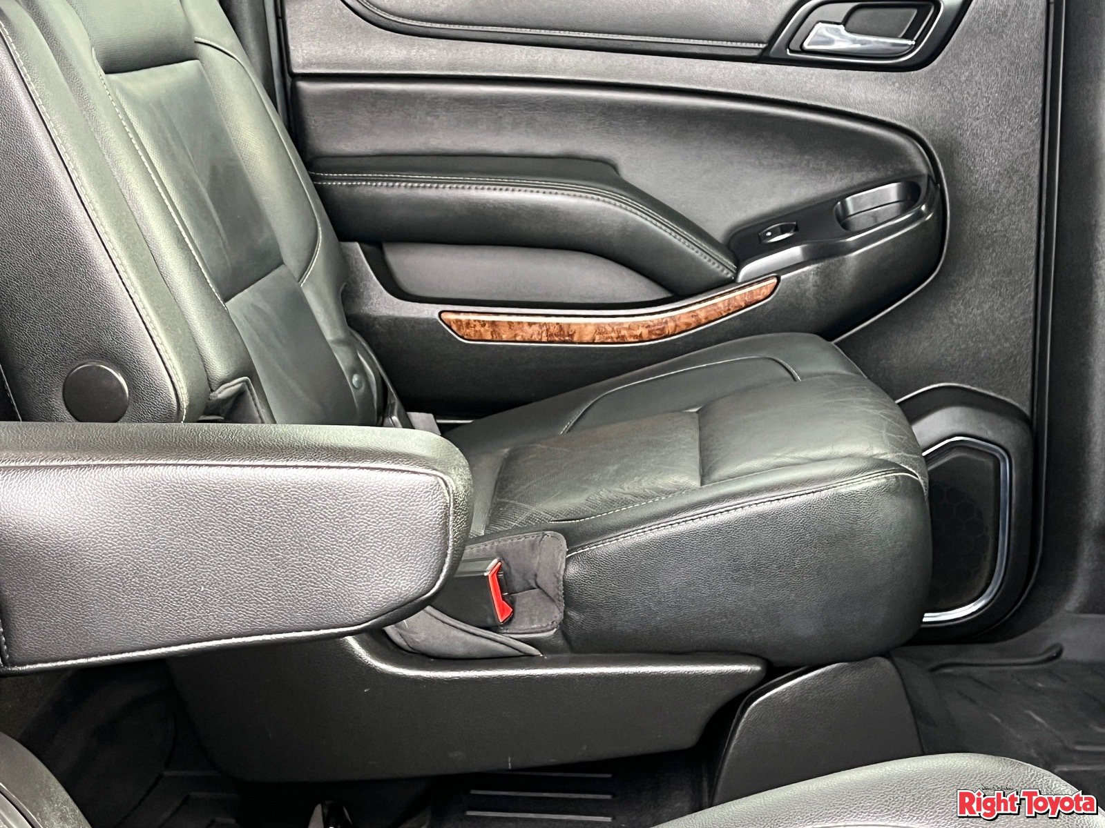 Used 2018 Chevrolet Suburban Premier RWD image 14