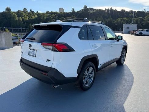 Used 2025 Toyota RAV4 XLE AWD/4WD image 5