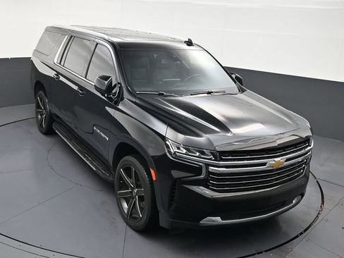 Used 2023 Chevrolet Suburban LT w/ LT Signature Package image 18