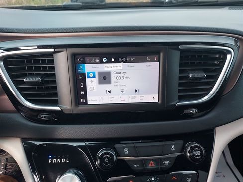 Used 2023 Chrysler Voyager LX image 22