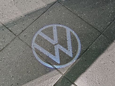 New 2026 Volkswagen Atlas Cross Sport SEL Premium R-Line image 9