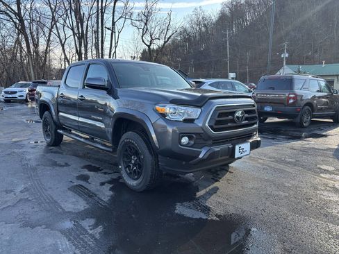 Used 2022 Toyota Tacoma SR5 image 3