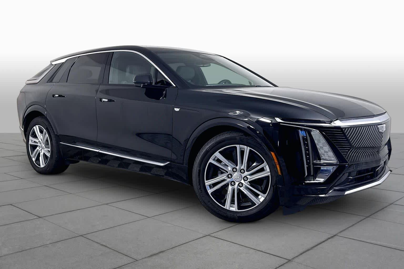 Used 2024 Cadillac Lyriq Tech AWD/4WD image 2