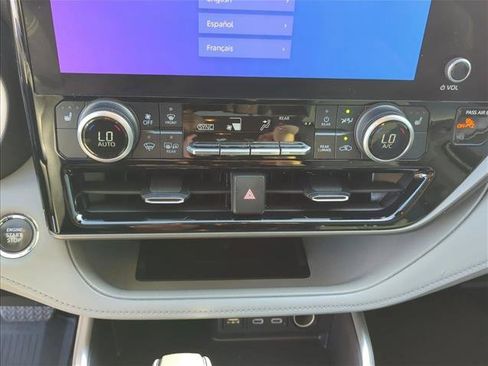 Used 2023 Toyota Highlander XLE image 19