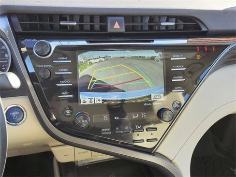 Used 2020 Toyota Camry XLE image 21