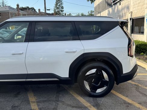 Used 2024 Kia EV9 Wind AWD/4WD image 5