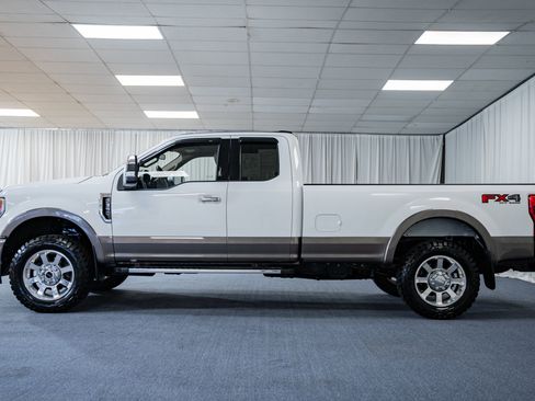 Used 2022 Ford F350 Lariat w/ Chrome Package image 5