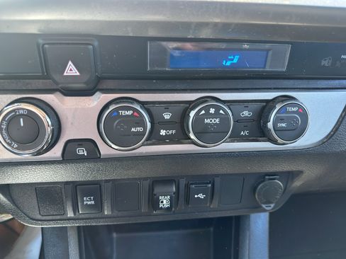 Used 2021 Toyota Tacoma SR5 AWD/4WD image 17
