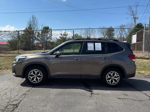 Used 2019 Subaru Forester Premium image 4