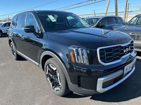 Used 2025 Kia Telluride S image 2