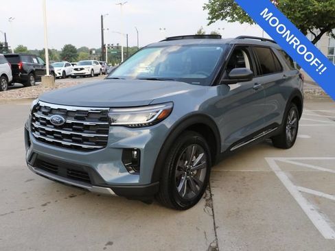 Used 2025 Ford Explorer Active w/ Active Comfort Package AWD/4WD image 3