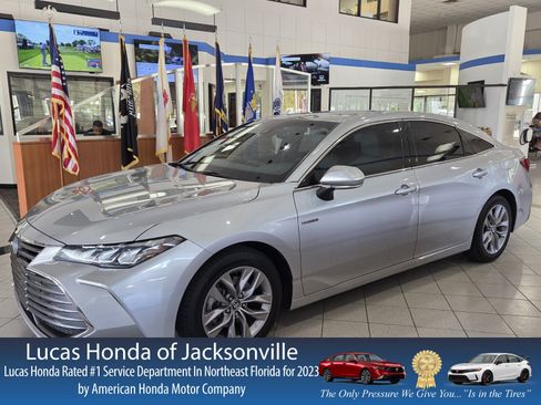 Used 2019 Toyota Avalon XLE w/ Moonroof Package FWD image 1